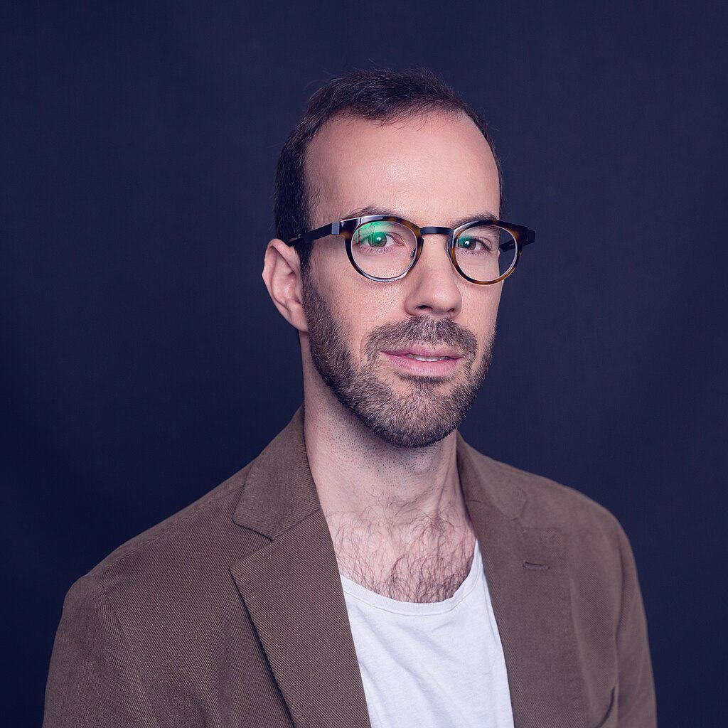 איל חיות מן סופר ומבקר ספרות
